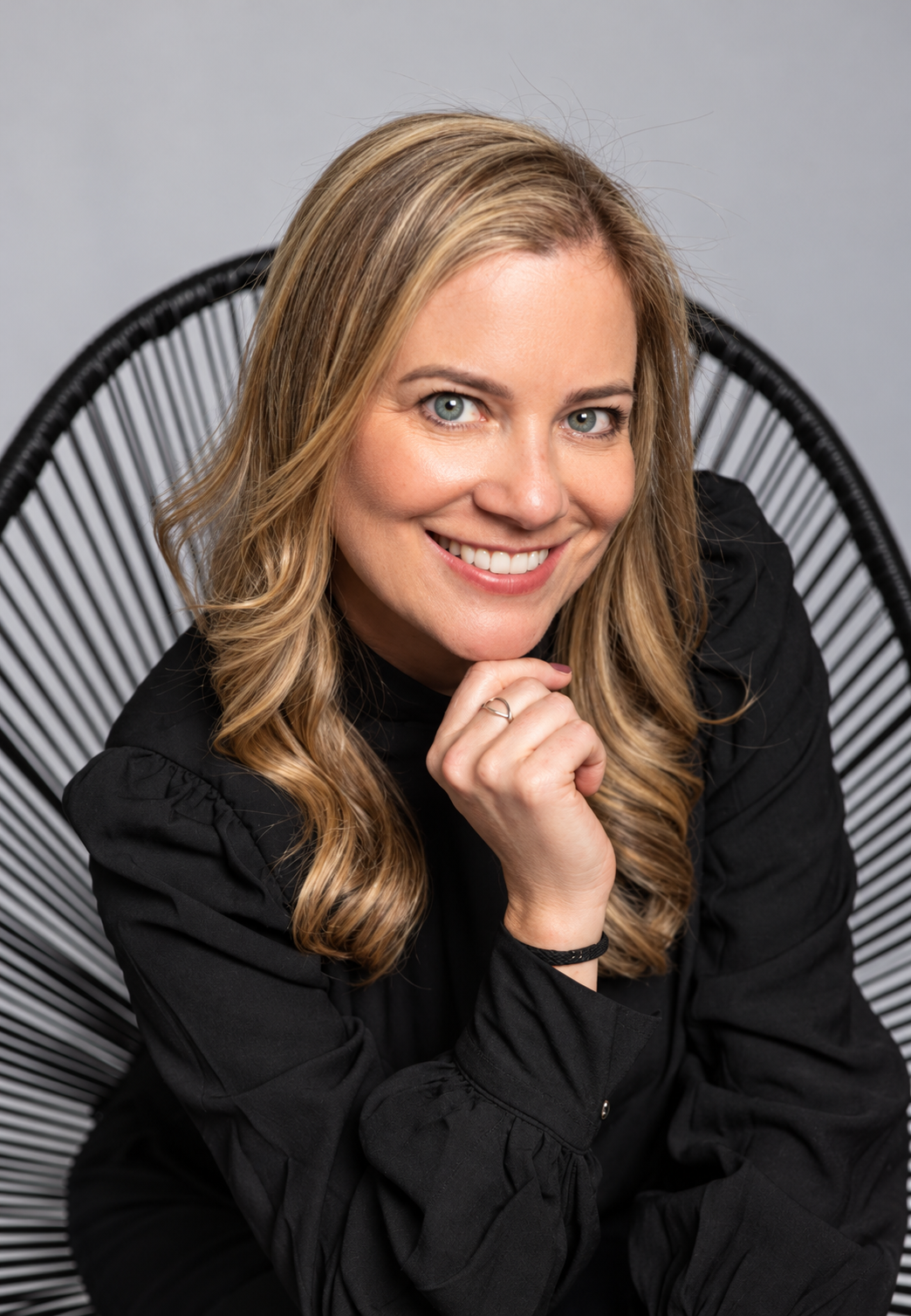 Retrato da Dra. Alessandra Figueiredo sorrindo